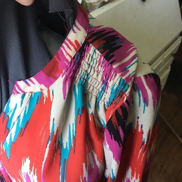 Gibson Latimer colorful retro split neck vacationcore semi sheer flowy blouse - Picture 2 of 4